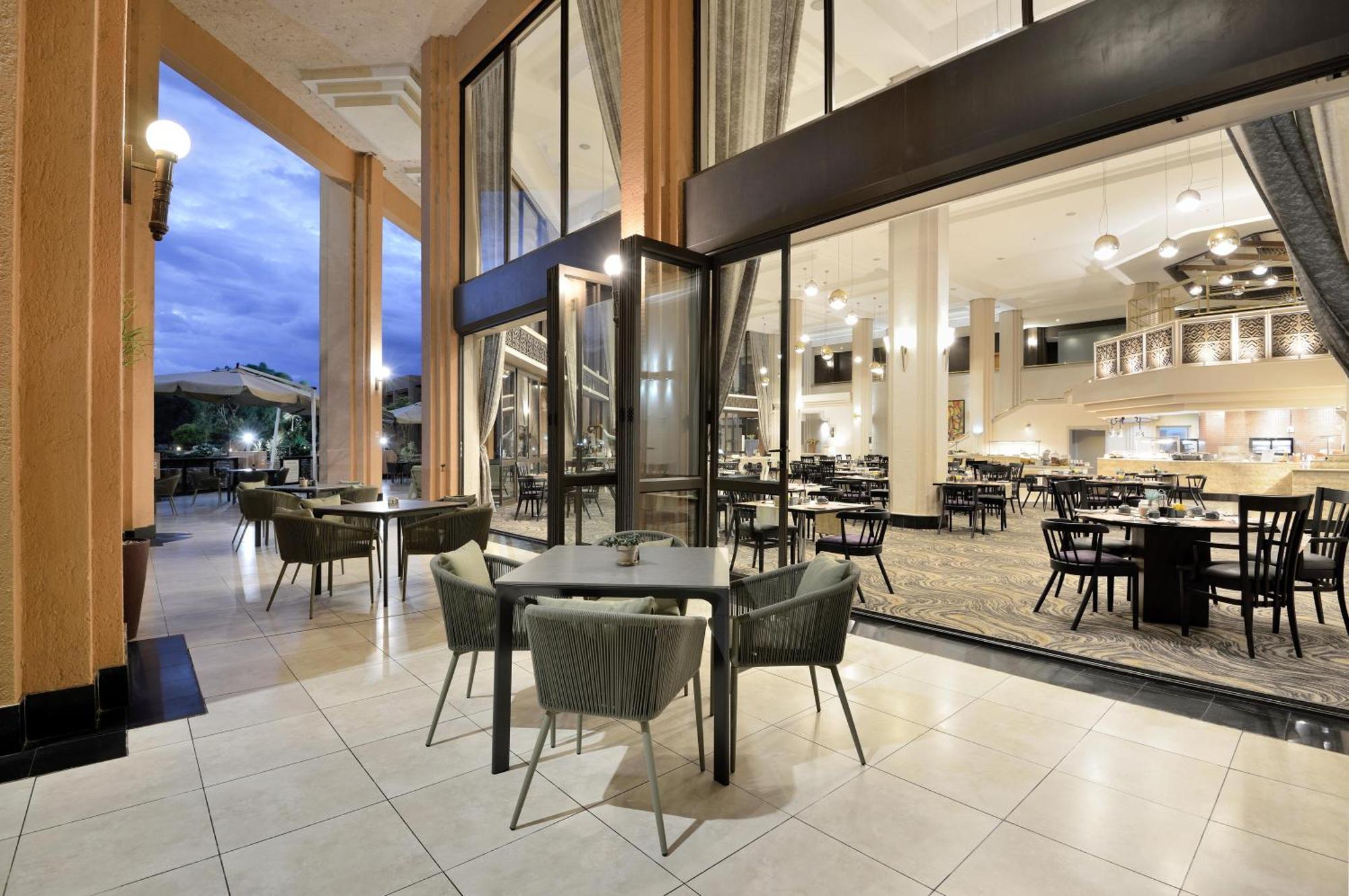 Windhoek Country Club Resort Exterior photo